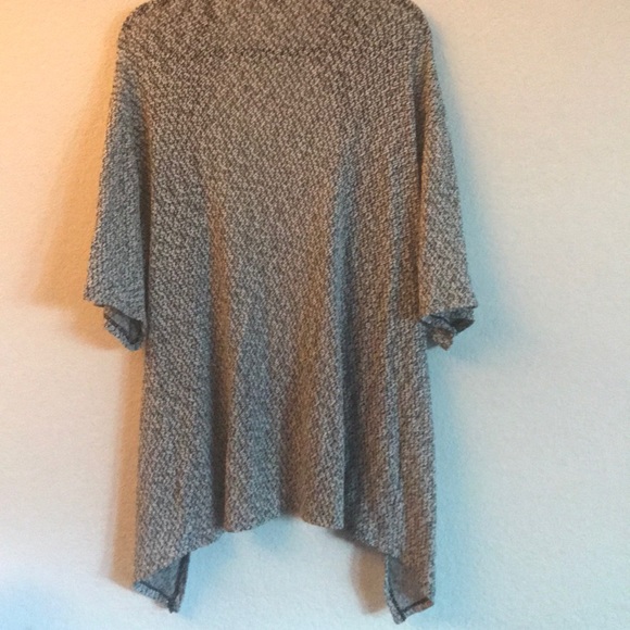 H&M black and white sweater - Picture 4 of 4